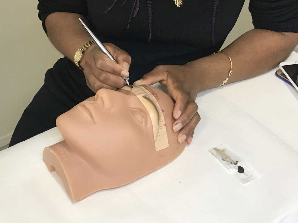 Travail sur tête silicone